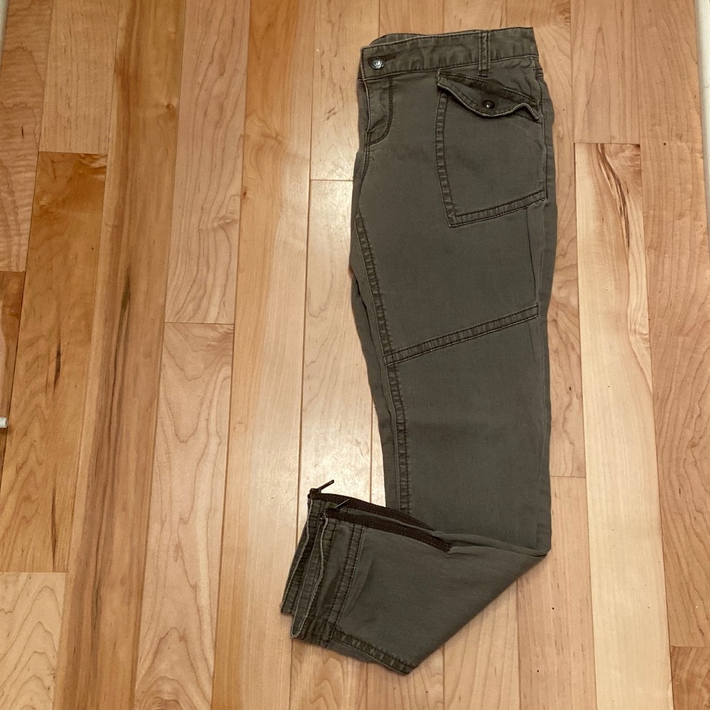 Express cargo like Jean leggings.